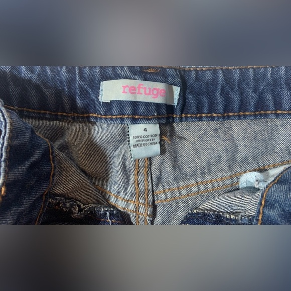 Refuge size 4 100% cotton dark denim distressed shorts with copper hardware - Picture 2 of 7